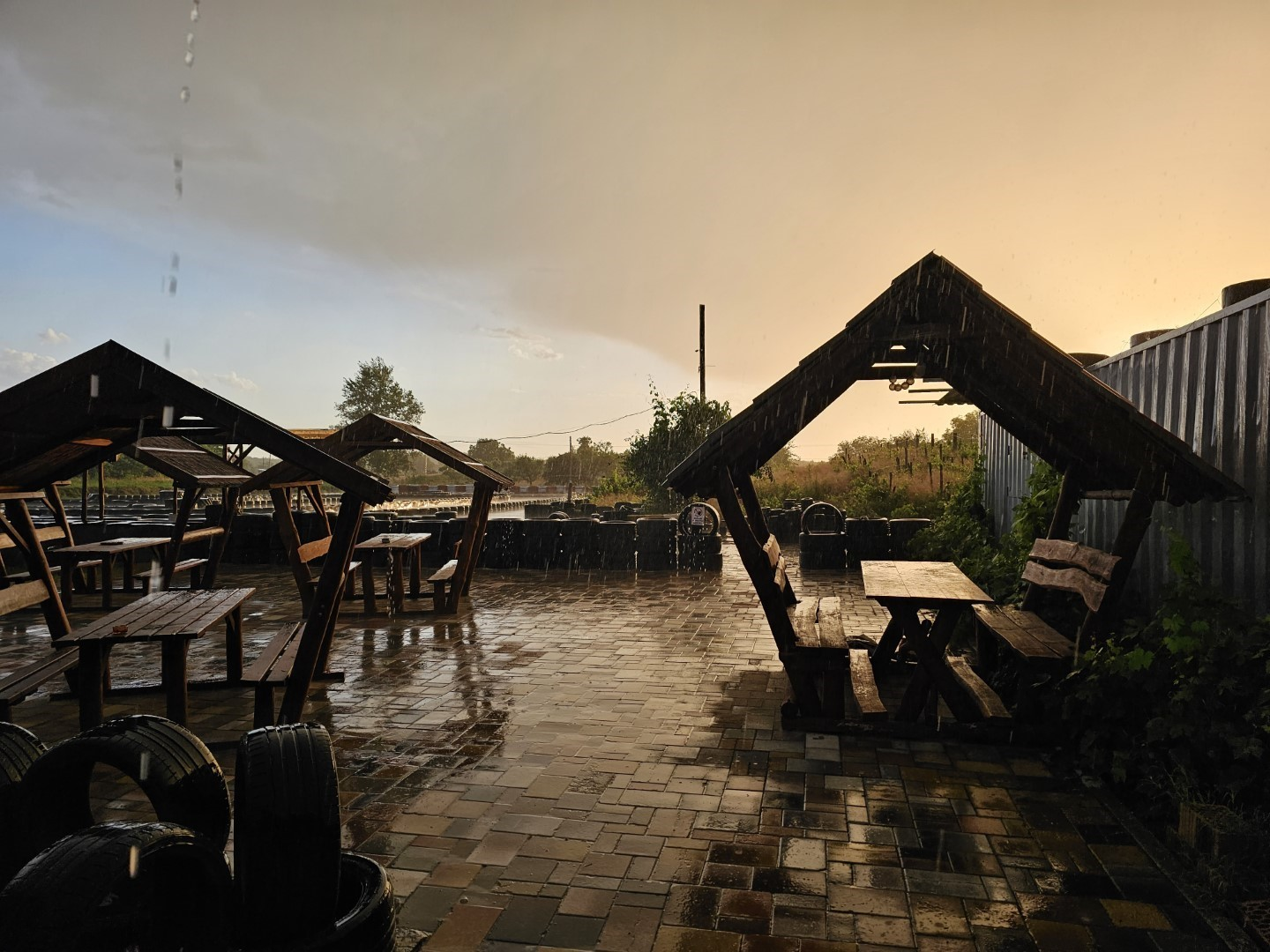 Vámos-Kart terasz naplementekor