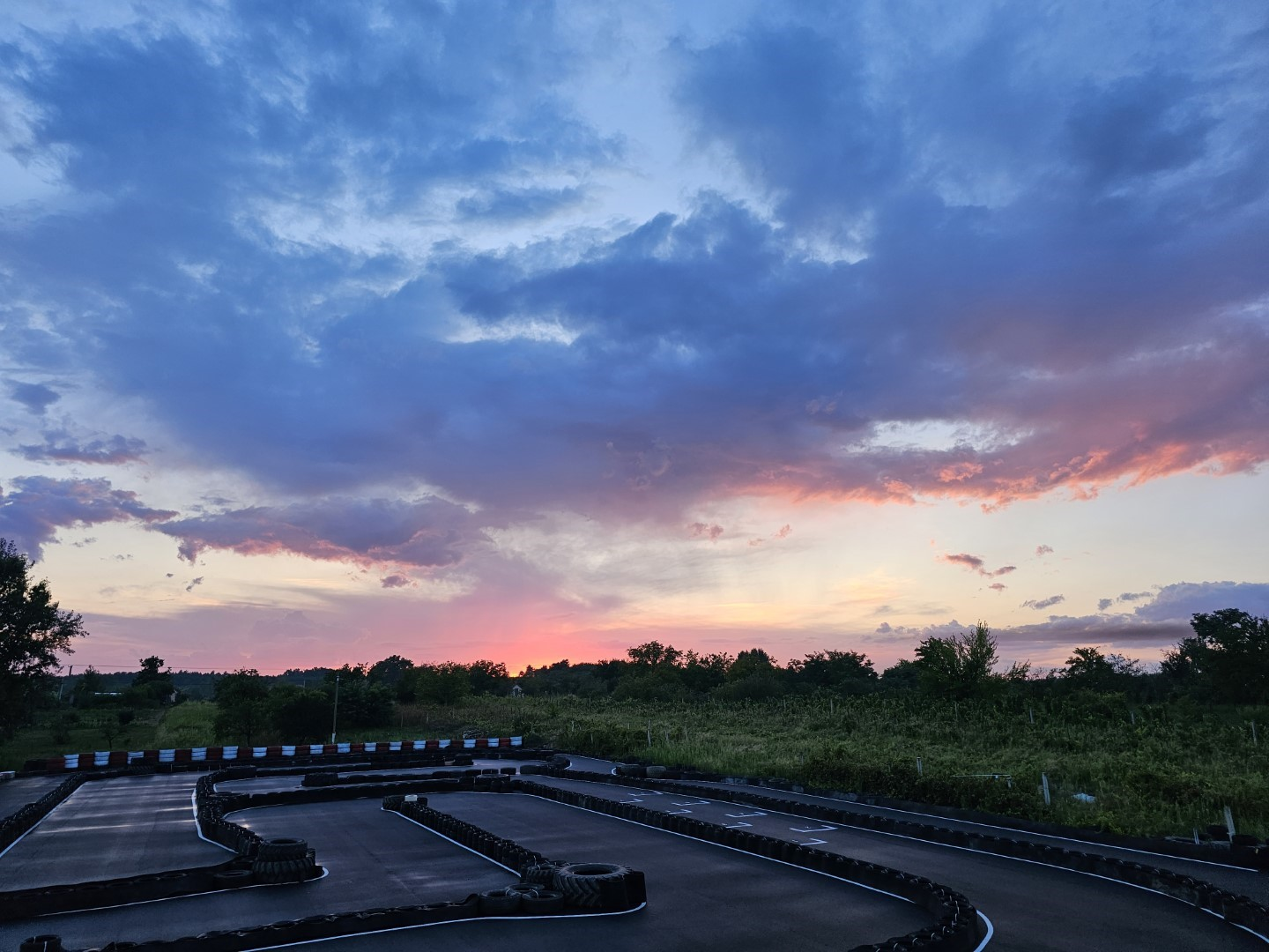 Vámos-Kart pálya naplementekor